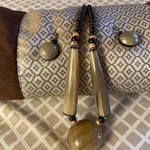 Necklace and earring set